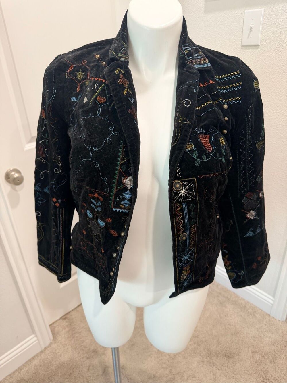 Chicos Size 0 Small Black Velvet Embroidered Asian Motif Jacket Blazer Artsy